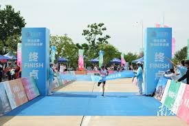 真以为没篮呢？瓦兰防字母哥直接回撤篮下 后者空位中距离得分