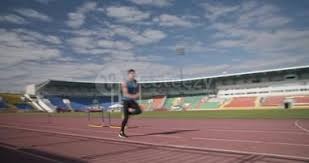 巴萨复仇战，弗里克整事！金球奖大热轮休，输球依旧领先皇马