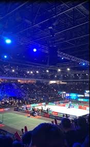 解析德州扑克比赛中的“筹码领先者”压制术（德扑锦标赛：筹码优势者的压迫打法解析）